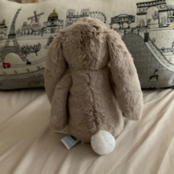Jellycat Blossom Beige “Petal” NWT Medium Bunny - Picture 3 of 7